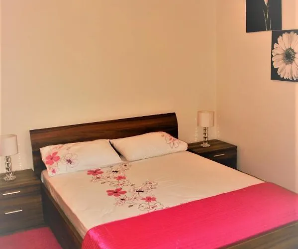 度假居 The Rose House